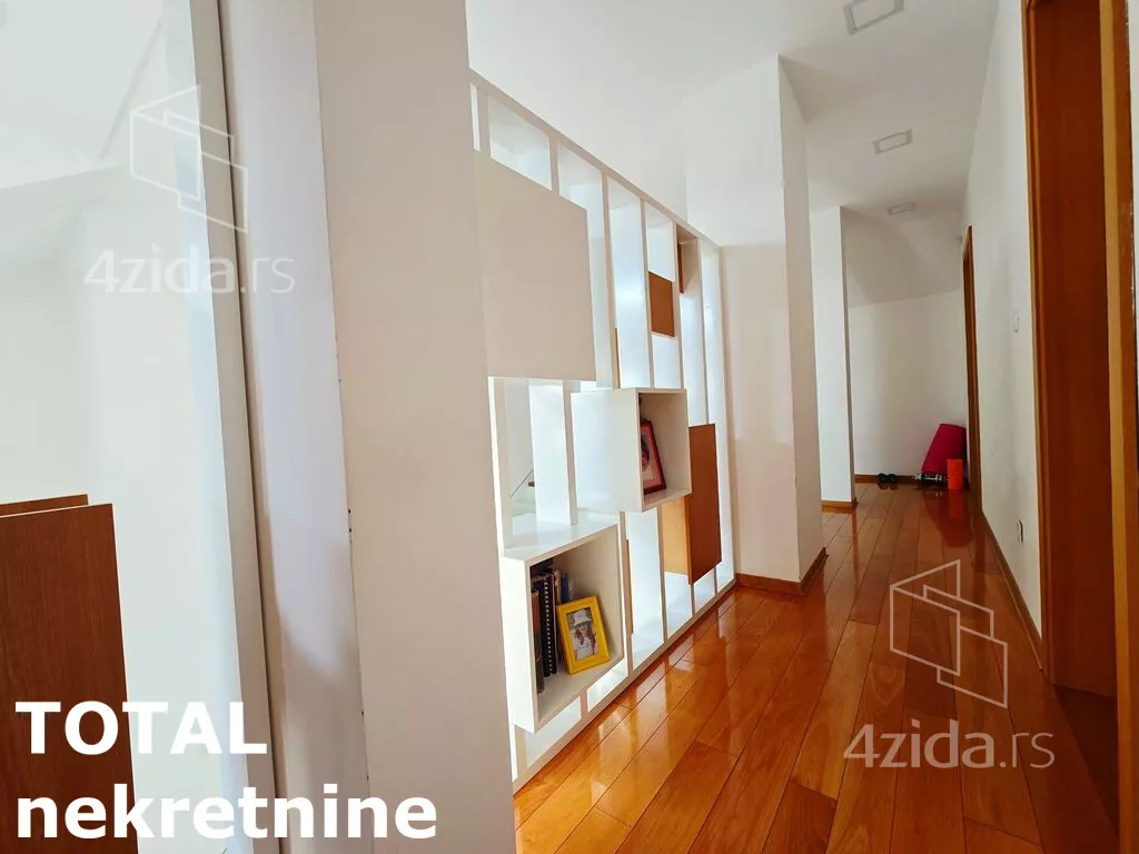 Sedmosoban stan | 4zida