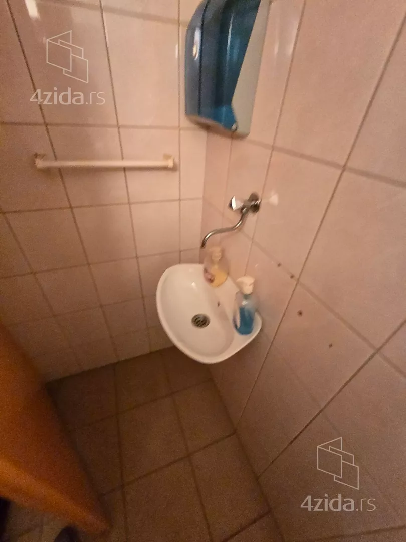Lokal | 4zida