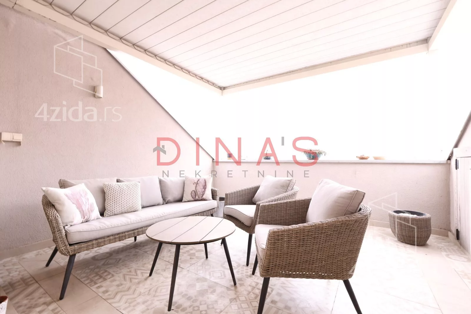 Petosoban stan | 4zida