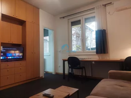 Gvozdićeva | 4zida.rs
