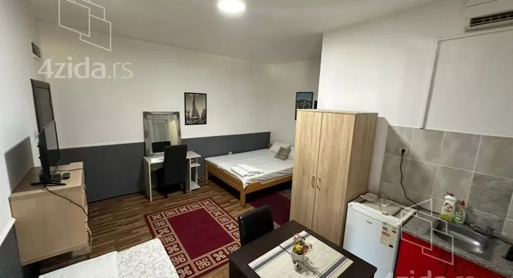 Poslovna zgrada | 4zida