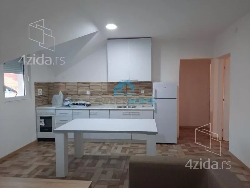 Četvoroiposoban stan | 4zida