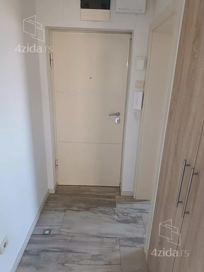 Četvoroiposoban stan | 4zida