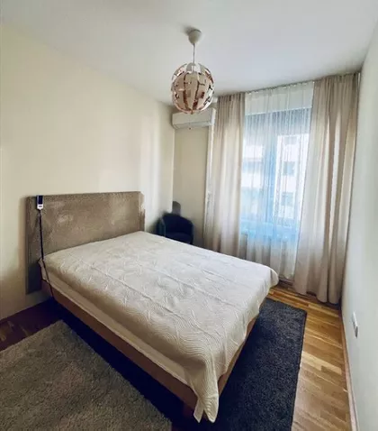 Vukov Spomenik | 4zida.rs