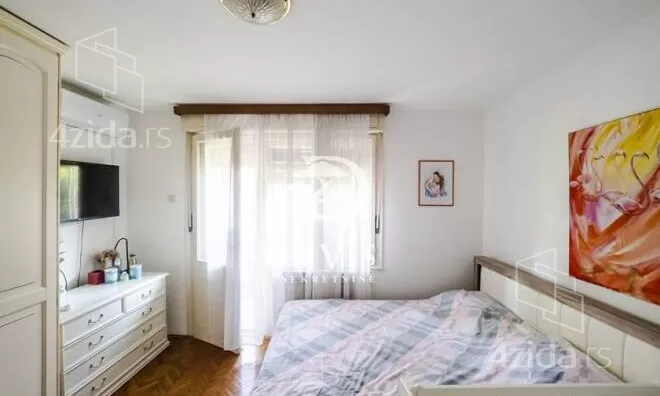 Četvoroiposoban stan | 4zida