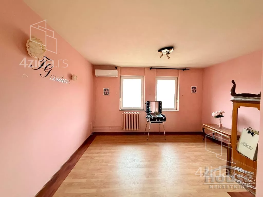 Petosoban stan | 4zida