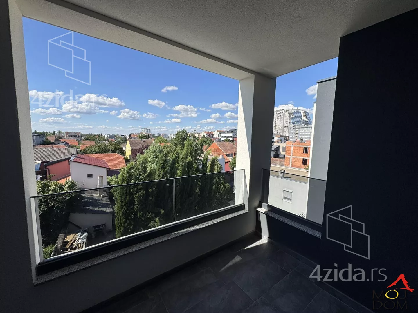 Šestosoban stan | 4zida