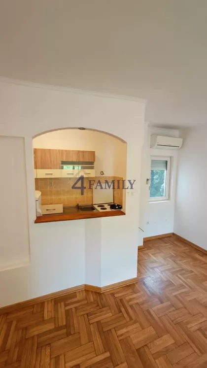 Mihajla Bandura | 4zida.rs