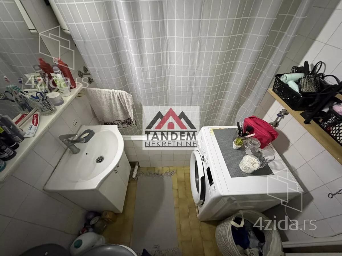 Četvoroiposoban stan | 4zida