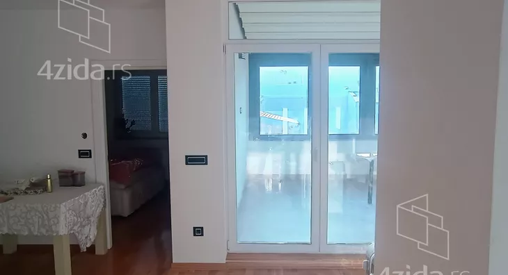 Šestosoban stan | 4zida