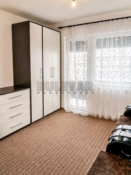 Jesenjinova | 4zida.rs
