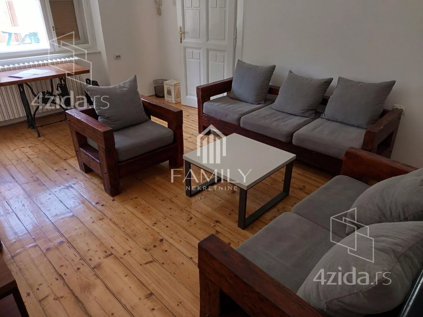 Četvoroiposoban stan | 4zida