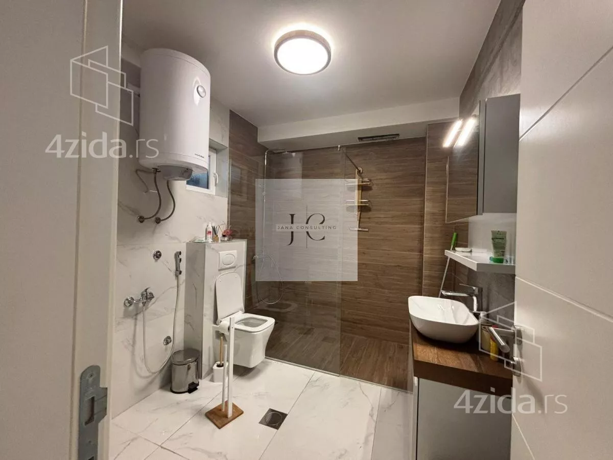 Petosoban stan | 4zida