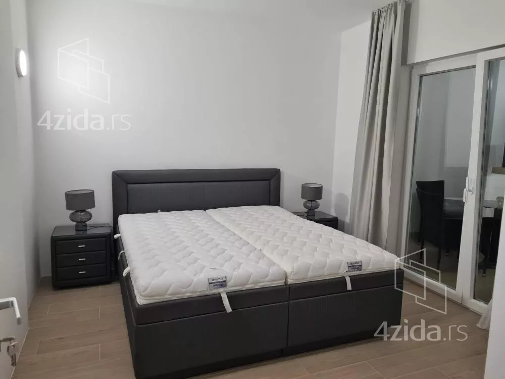 Šestosoban stan | 4zida