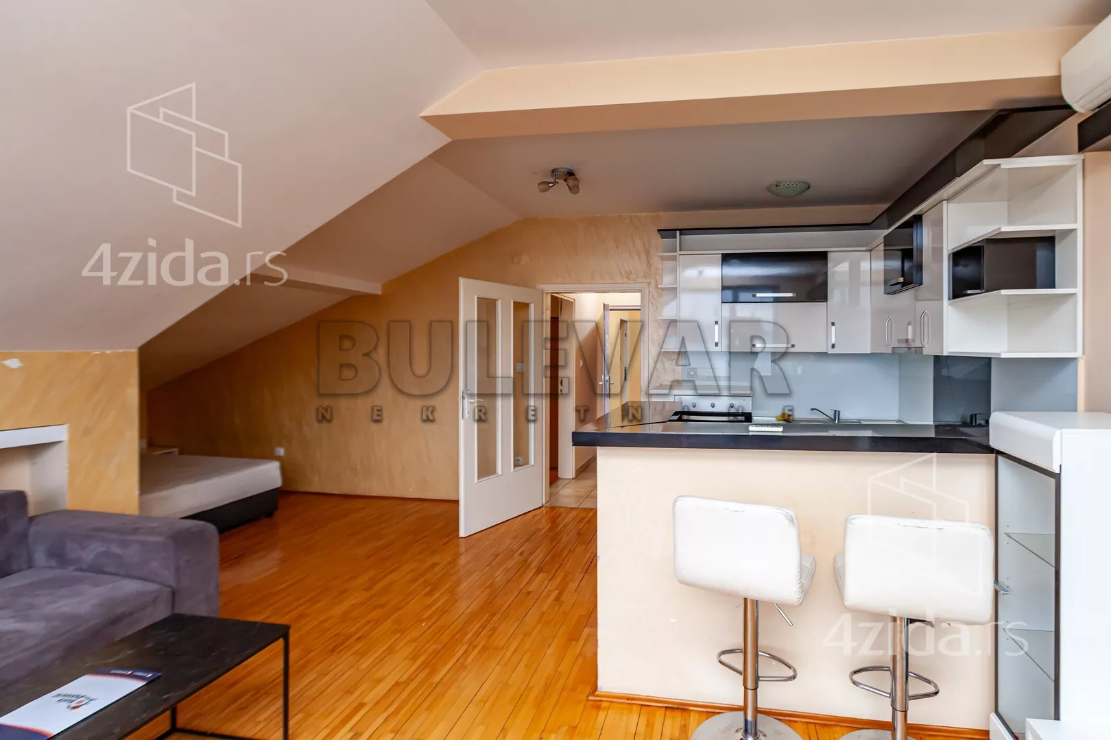 Troiposoban stan | 4zida