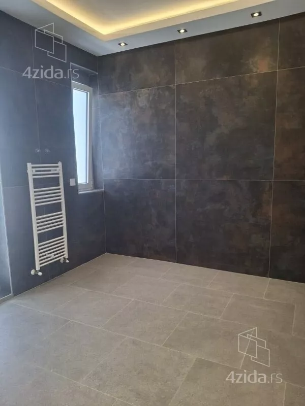 Šestosoban stan | 4zida