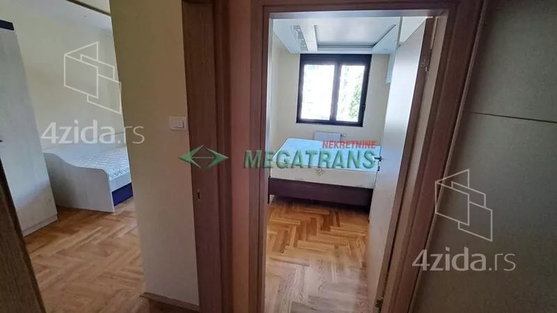 Četvoroiposoban stan | 4zida