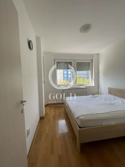 Petra Drapšina | 4zida.rs