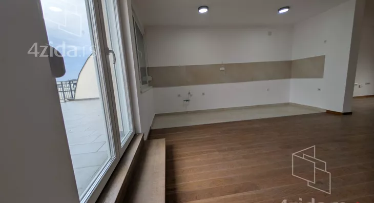 Šestosoban stan | 4zida