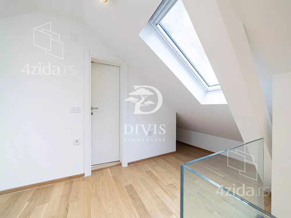 Četvoroiposoban stan | 4zida