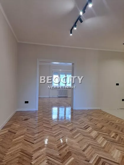 Petra Drapšina | 4zida.rs