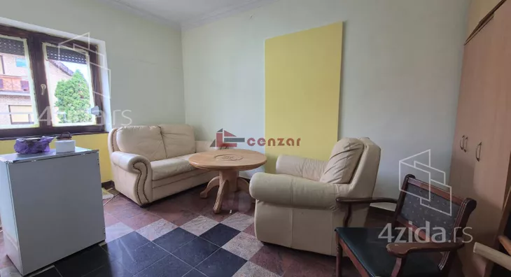 Poslovna zgrada | 4zida