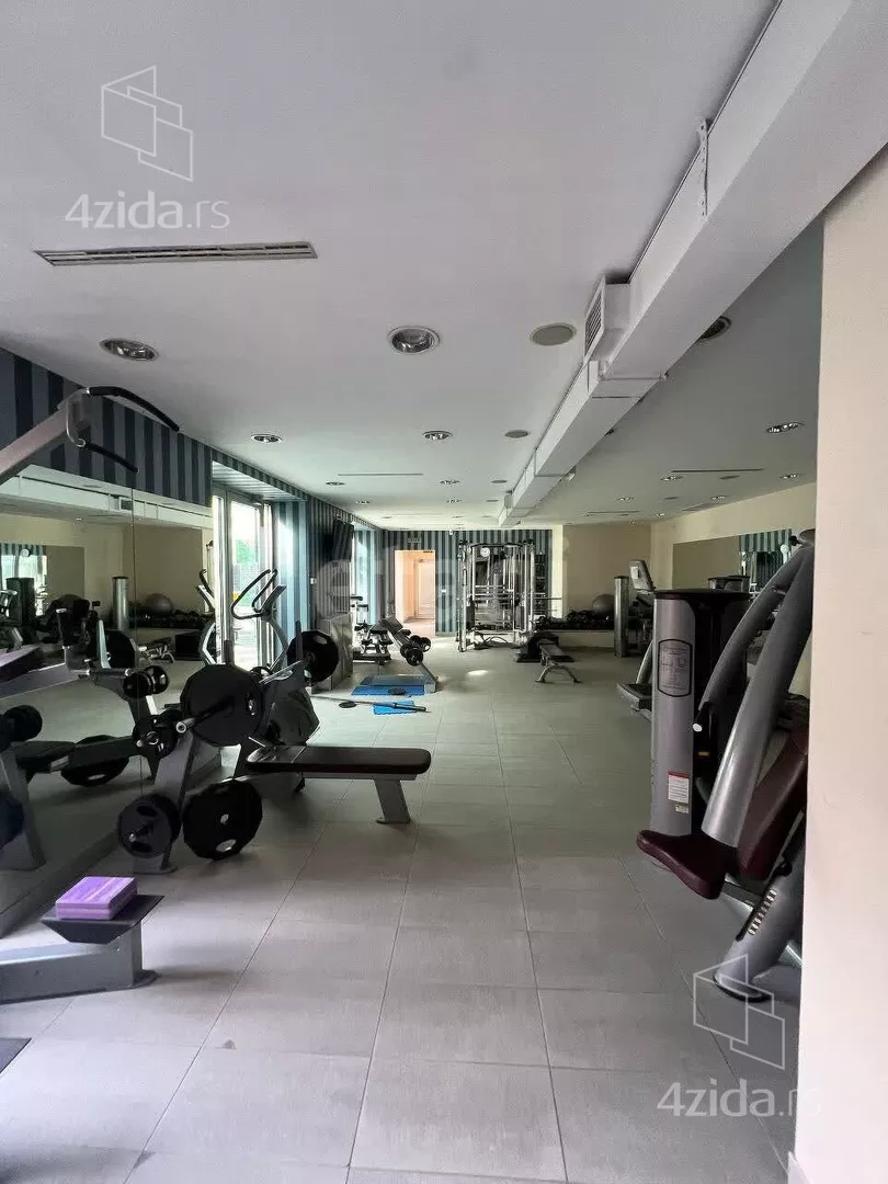 Šestosoban stan | 4zida