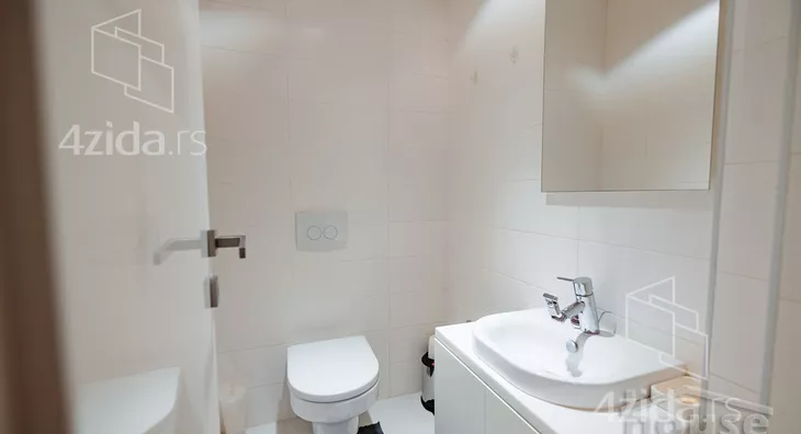 Šestosoban stan | 4zida