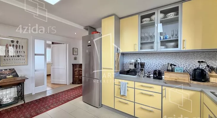 Četvoroiposoban stan | 4zida