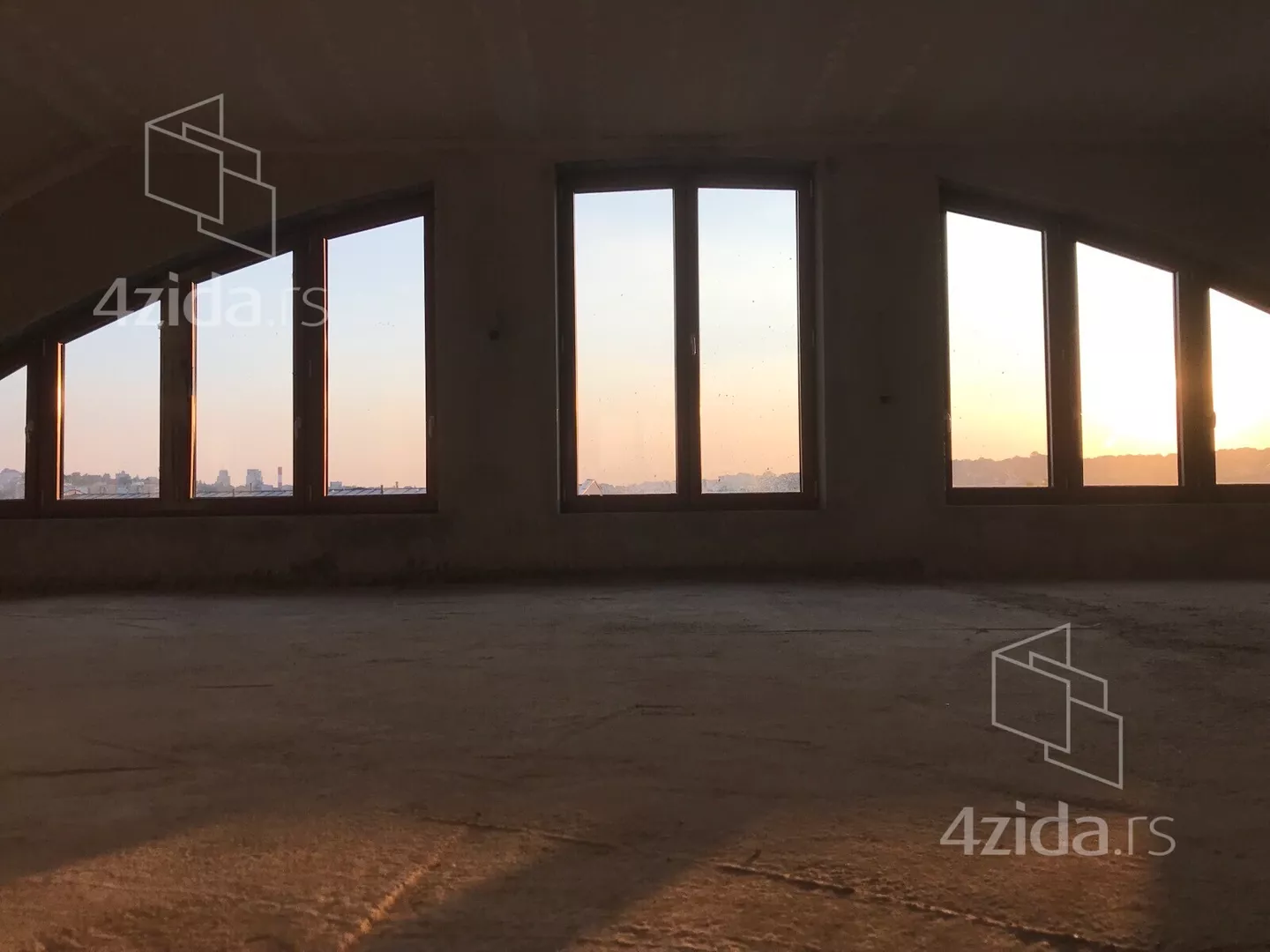 Troiposoban stan | 4zida