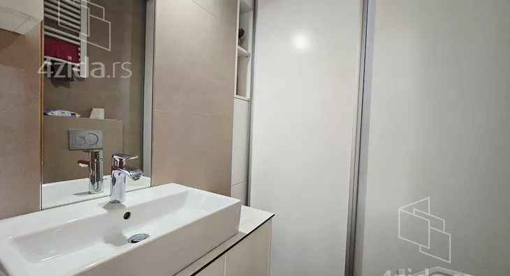 Sedmosoban stan | 4zida