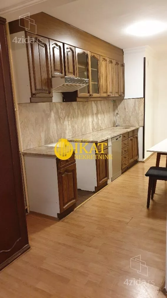 Četvoroiposoban stan | 4zida