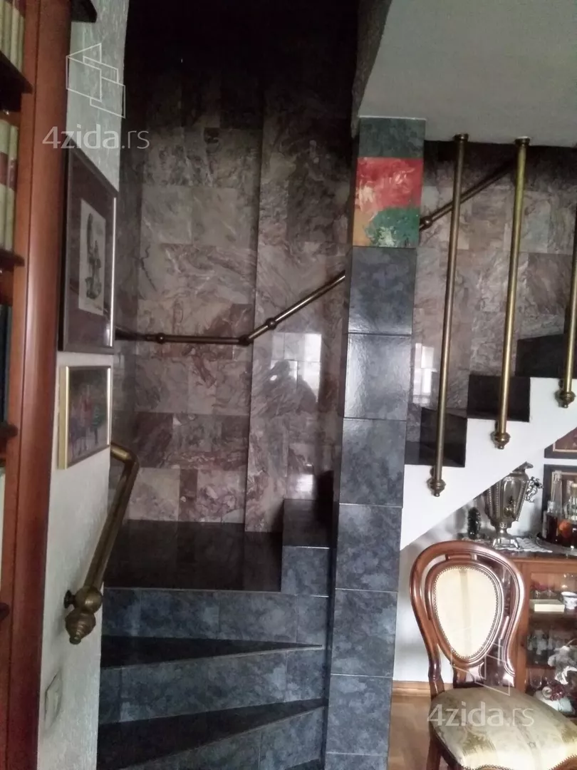 Četvoroiposoban stan | 4zida