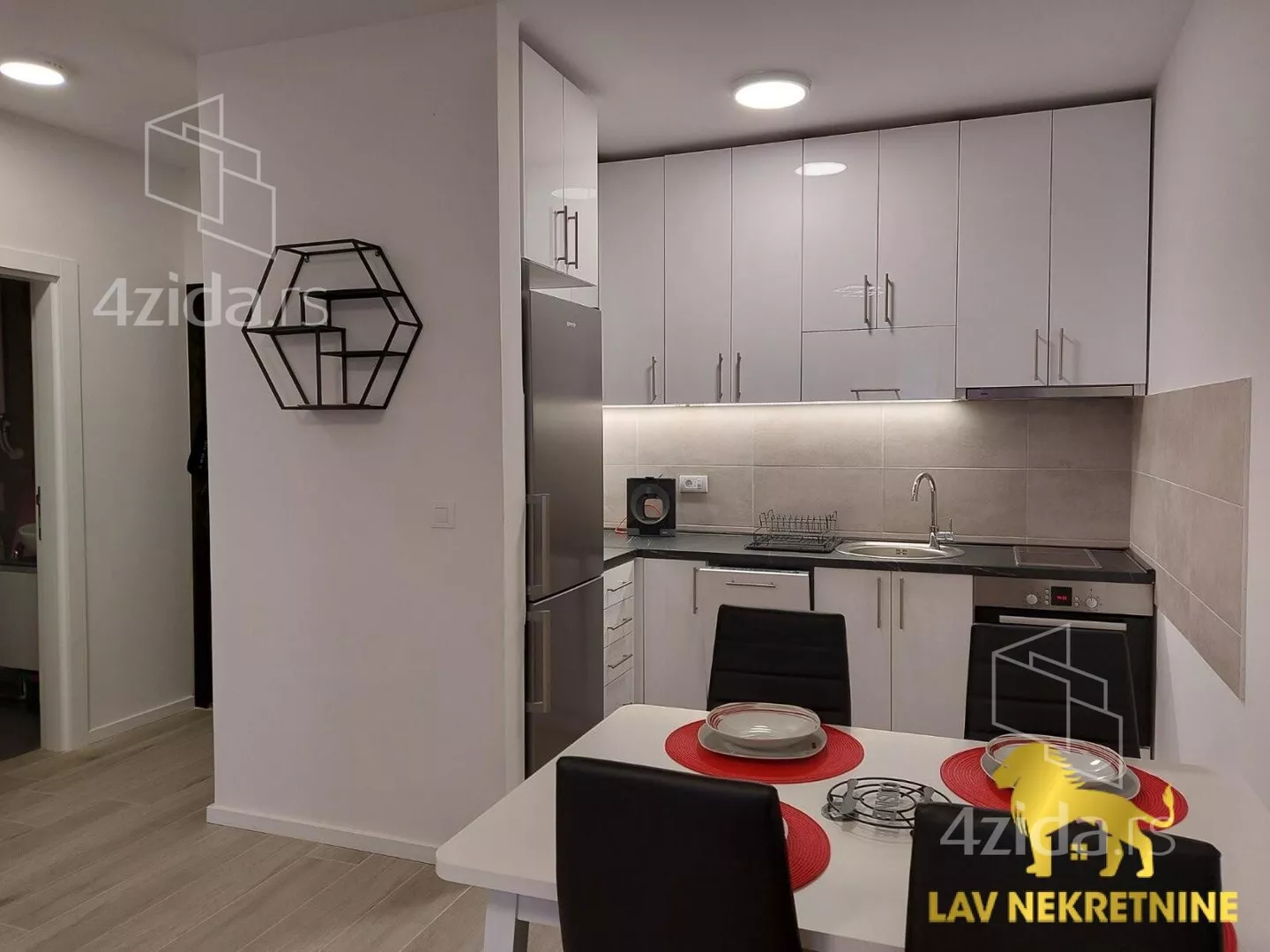 Jednoiposoban stan | 4zida