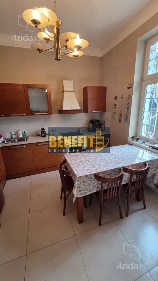 Šestosoban stan | 4zida