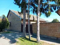Mali Iđoš, Okolne lokacije, Lovćenac | 4zida.rs | 4zida.rs