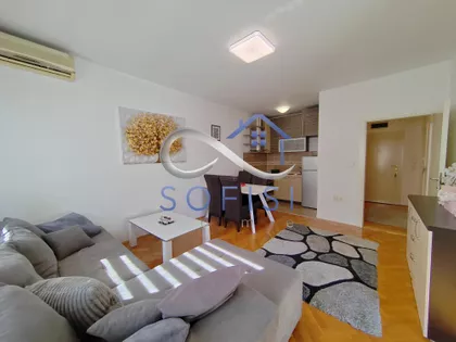 Petra Drapšina | 4zida.rs