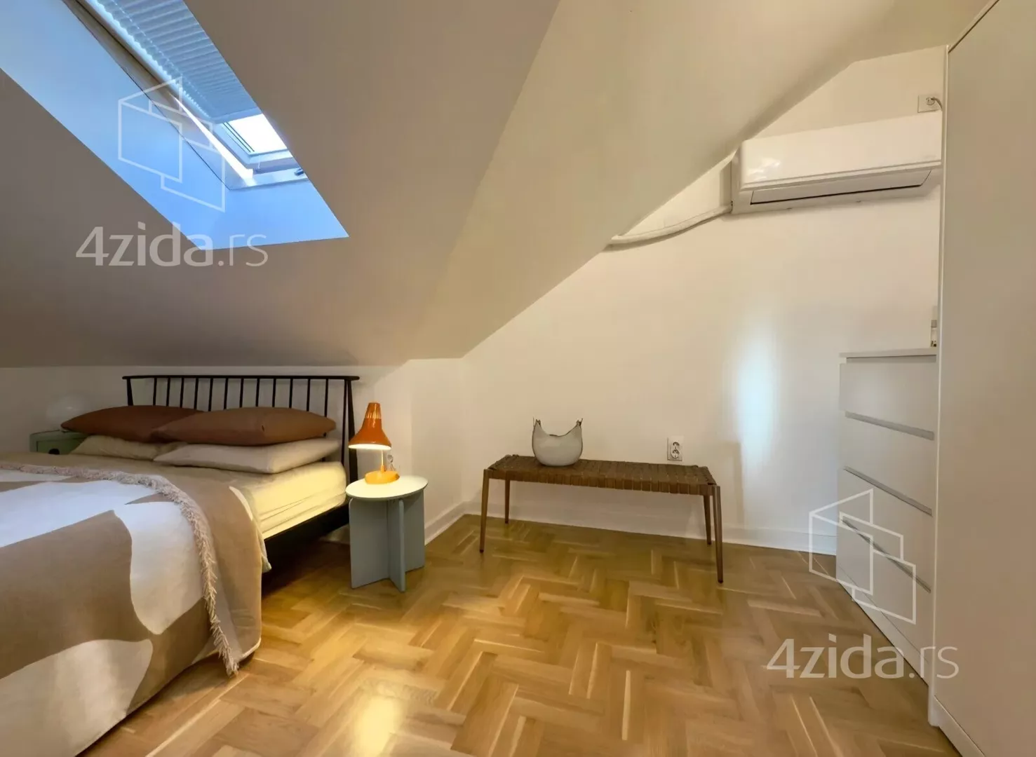 Troiposoban stan | 4zida