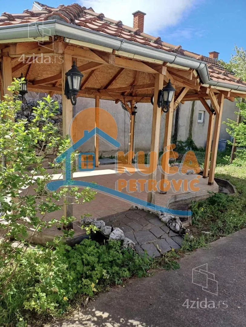 Troiposoban stan | 4zida