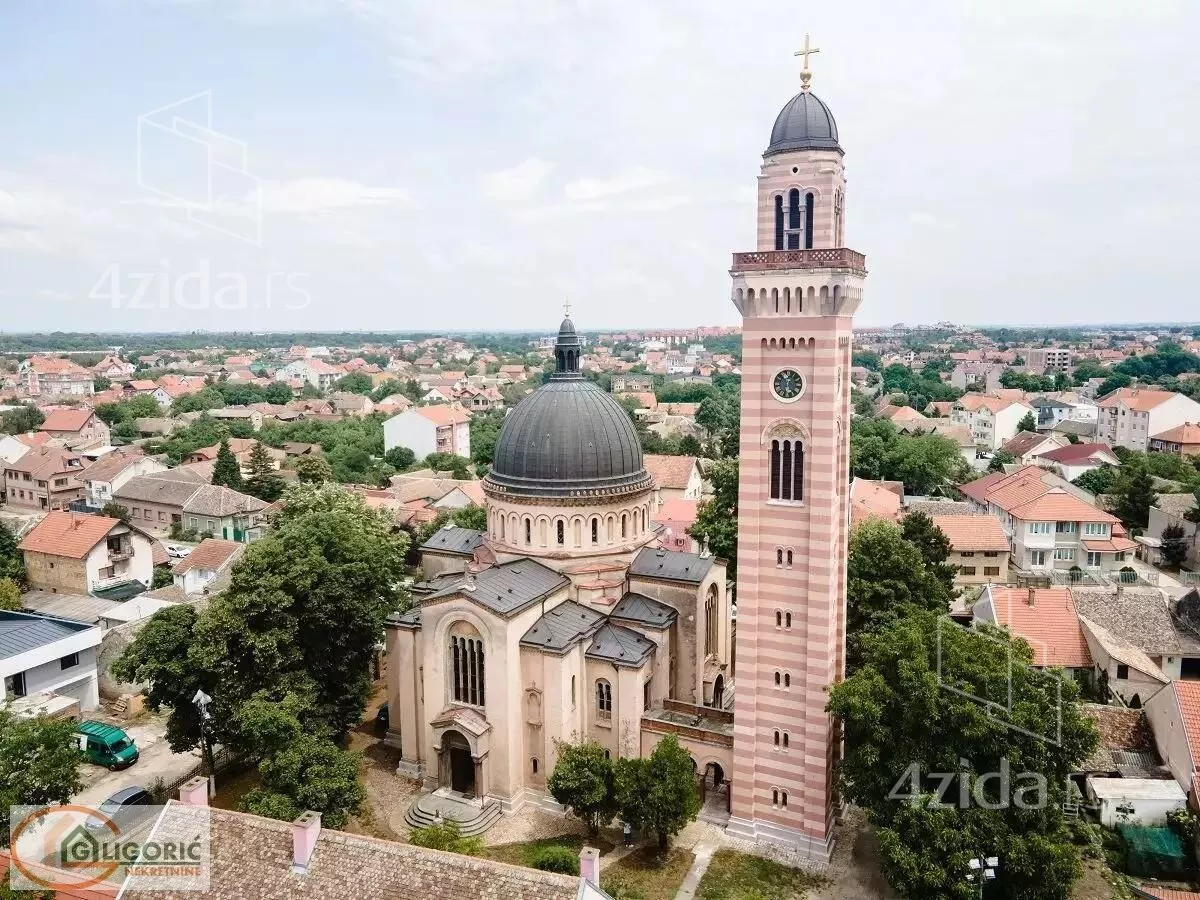 Plac | 4zida
