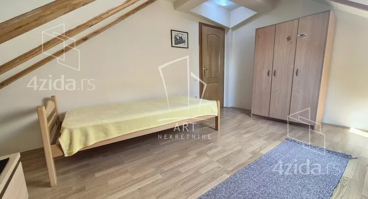 Četvoroiposoban stan | 4zida