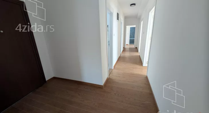 Šestosoban stan | 4zida