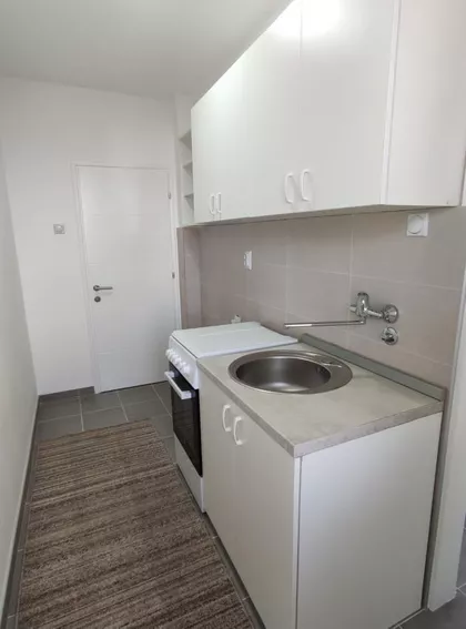 Vojna Bolnica | 4zida.rs