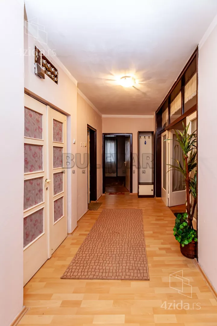 Troiposoban stan | 4zida