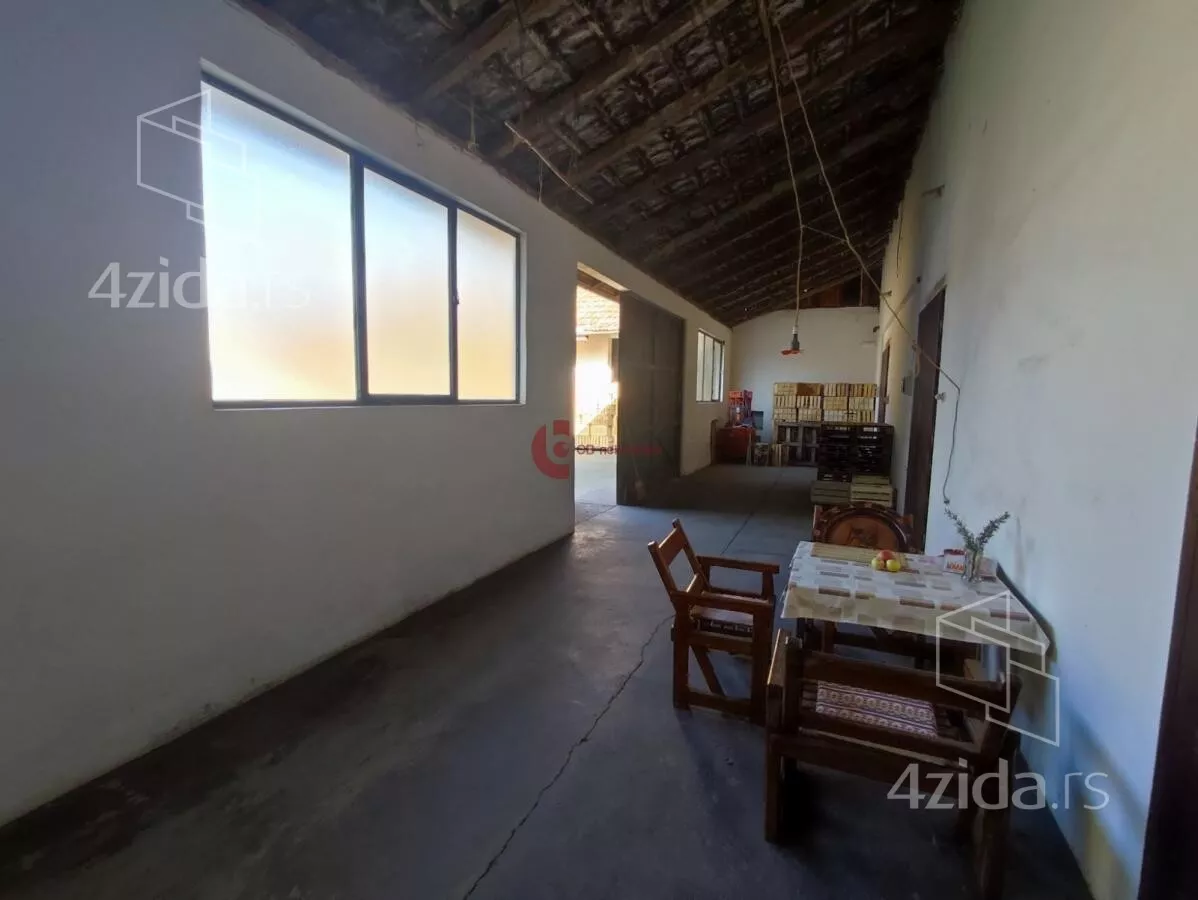 Poslovna zgrada | 4zida