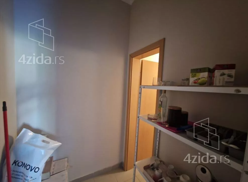 Lokal | 4zida