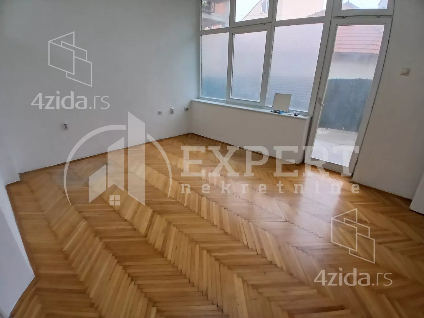 Lokal | 4zida