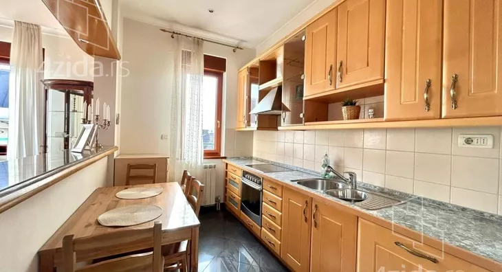 Četvoroiposoban stan | 4zida