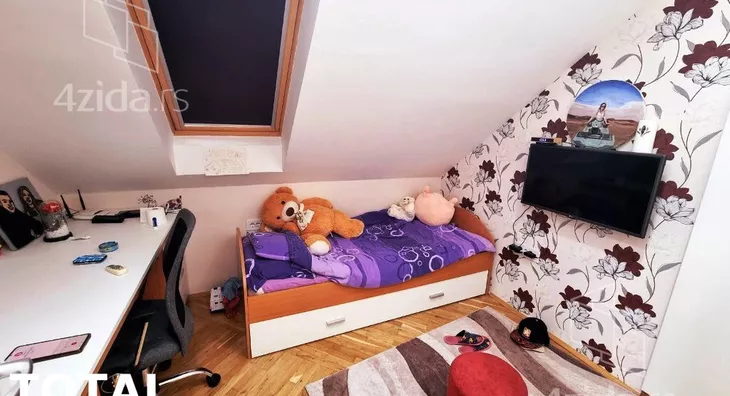 Petoiposoban stan | 4zida