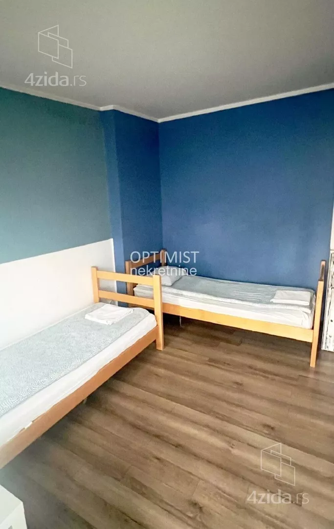 Šestoiposoban stan | 4zida